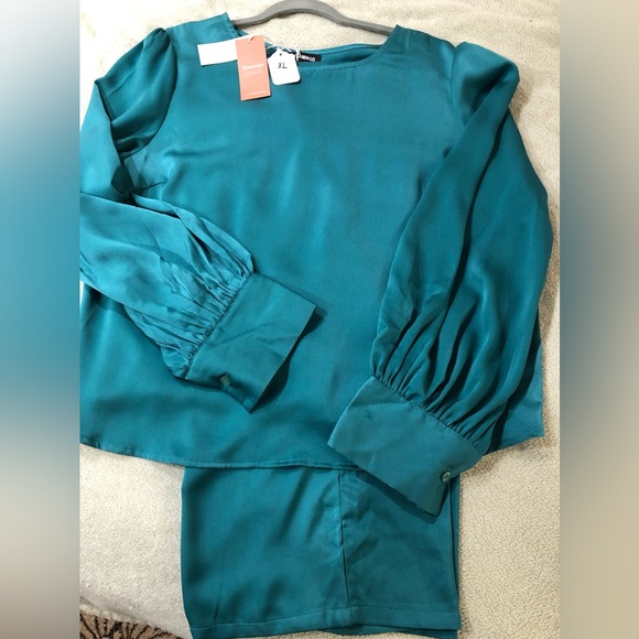 SATIN TWO PIECE SET
LONG SLEEVE WIDE LEG FORREST GREEN Size XL NWT - Picture 5 of 15